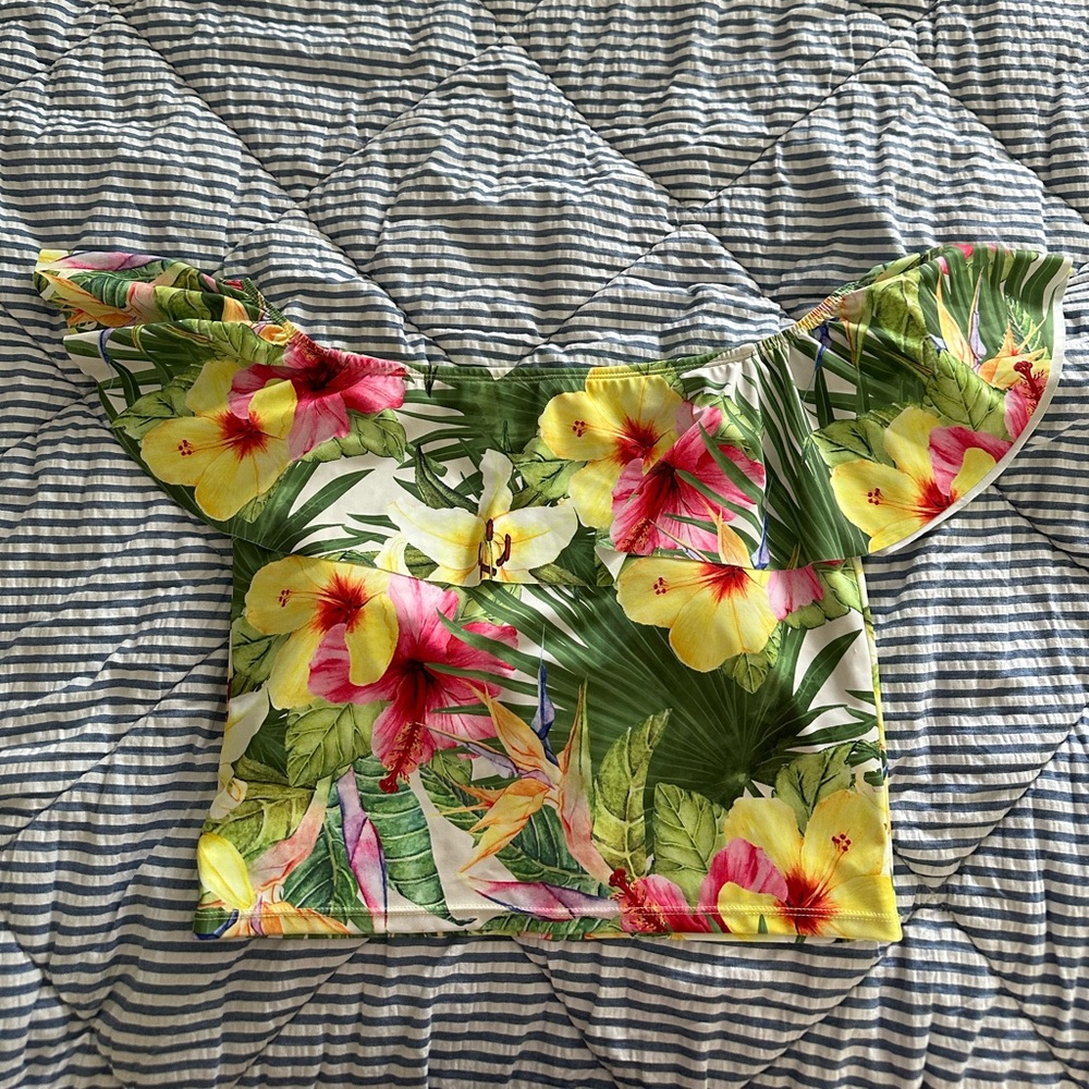 Kortni Jeane Large Tropical Floral Ruffled Around Top